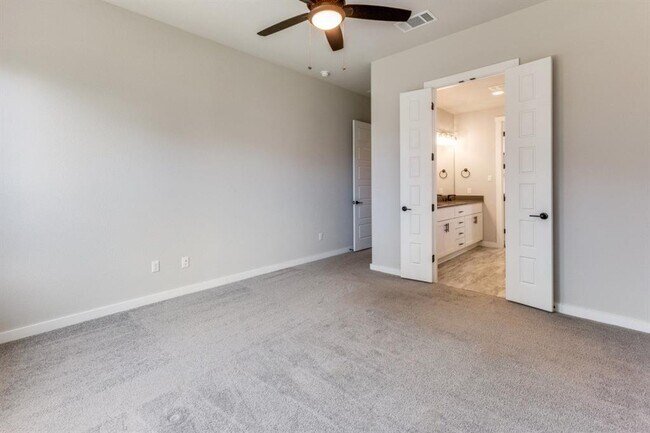 Building Photo - 1410 Sawmill Xing