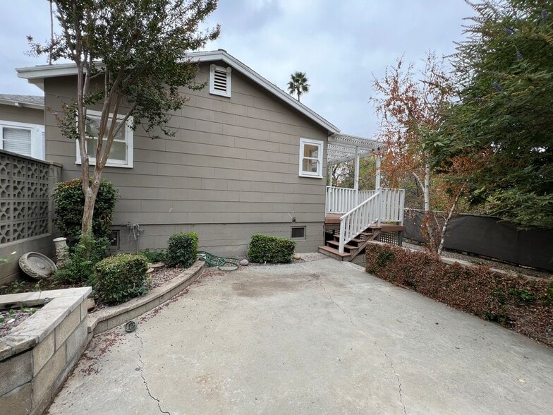 Building Photo - 3869 Ridge Rd