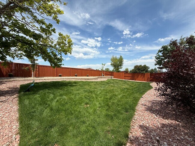 Building Photo - Rare Mountain View Gem for Rent in Erie!