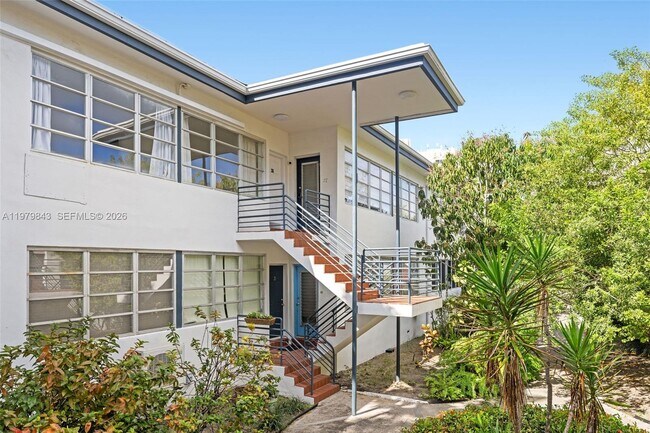 Building Photo - 4710 Pine Tree Dr