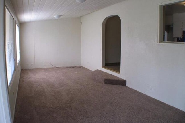 Building Photo - Bright & Breezy 3BR Fresno Retreat!