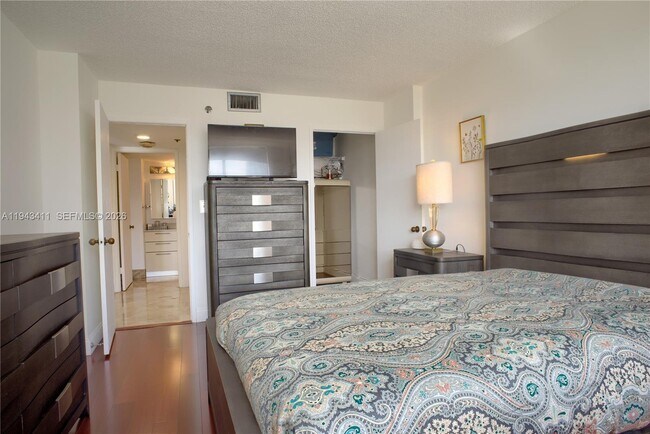 Building Photo - 210 174th St