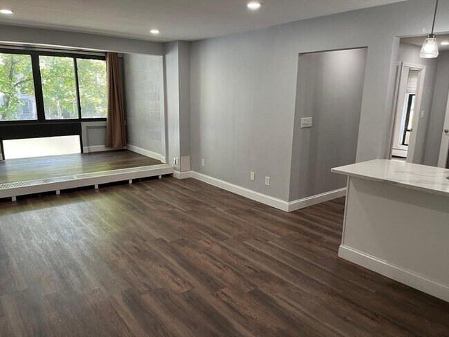 Building Photo - 38 Juniper St