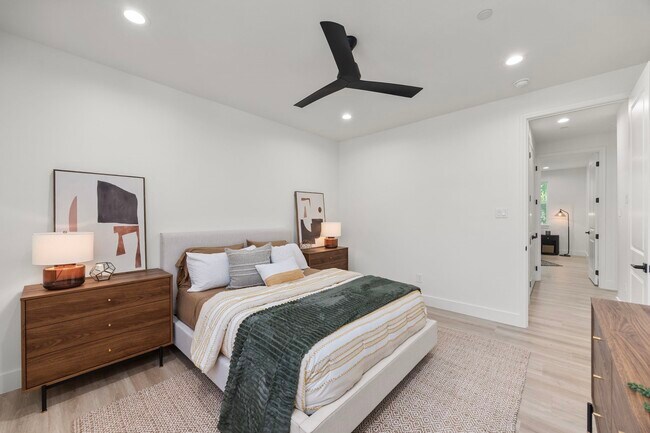 Building Photo - 4611 Dewberry St