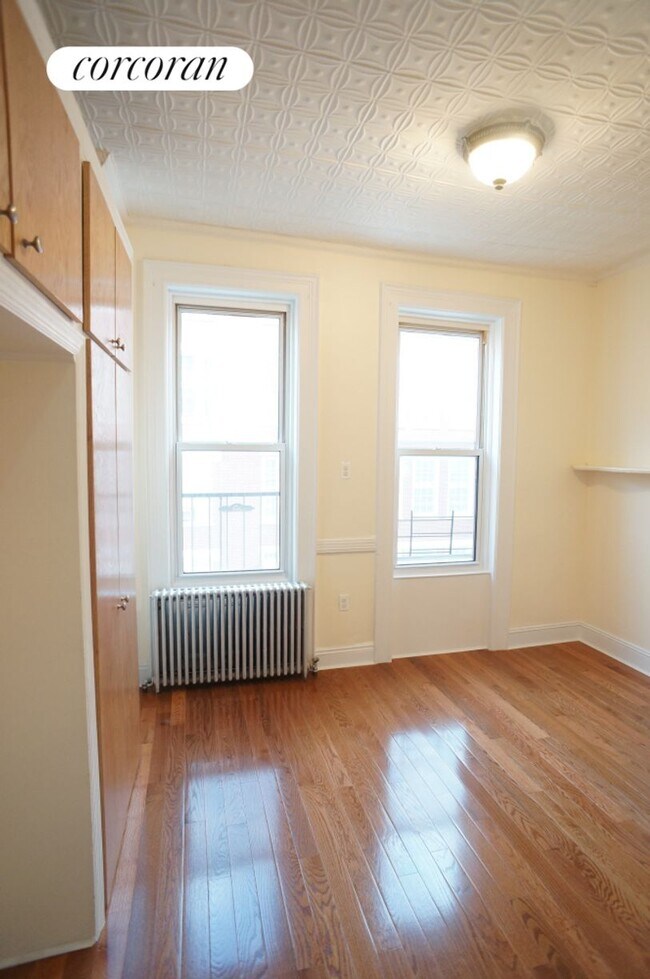 Building Photo - 59-13 Bleecker St