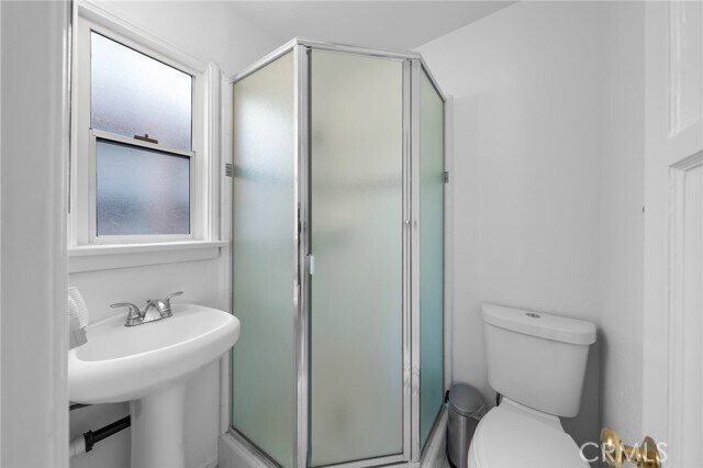 Building Photo - 606 Loma Dr