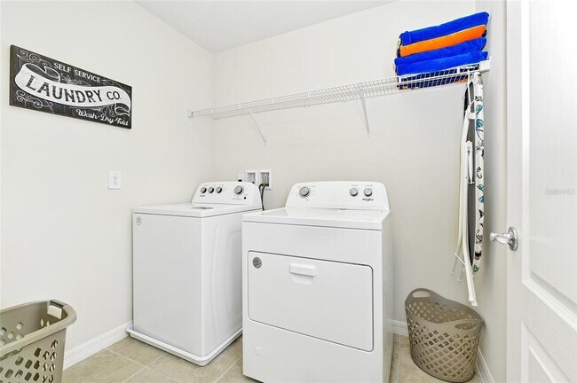 Building Photo - 7212 Oakmoss Loop