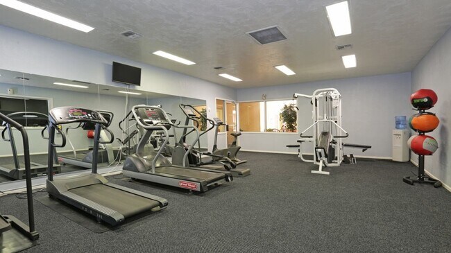 Building Photo - 405 E Prince Rd