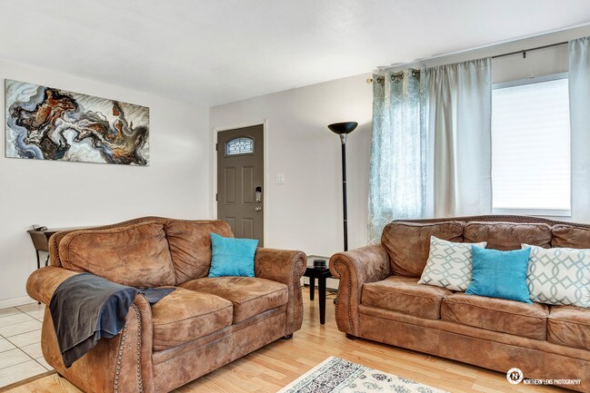 Comfy Seating - 1726 Cache Dr