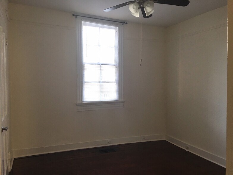 Building Photo - 8207 Freret St
