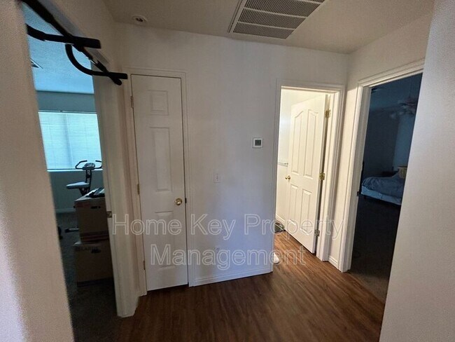 Building Photo - 2056 E Middleton Dr