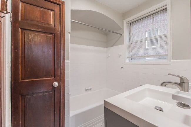 Building Photo - (868) 7354 Tulane