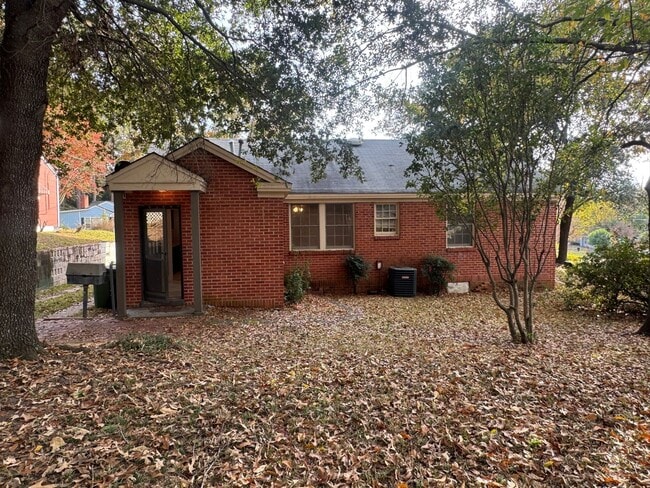 Building Photo - Adorable Home