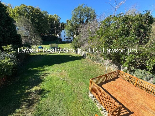 Building Photo - Updated Four Bedroom Home Close to Downtow...