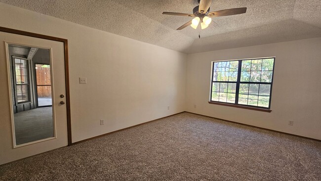 Building Photo - 1700 Kendolph Dr