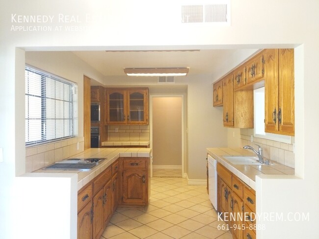 Building Photo - Commuter Friendly Single Family   3BR    3...