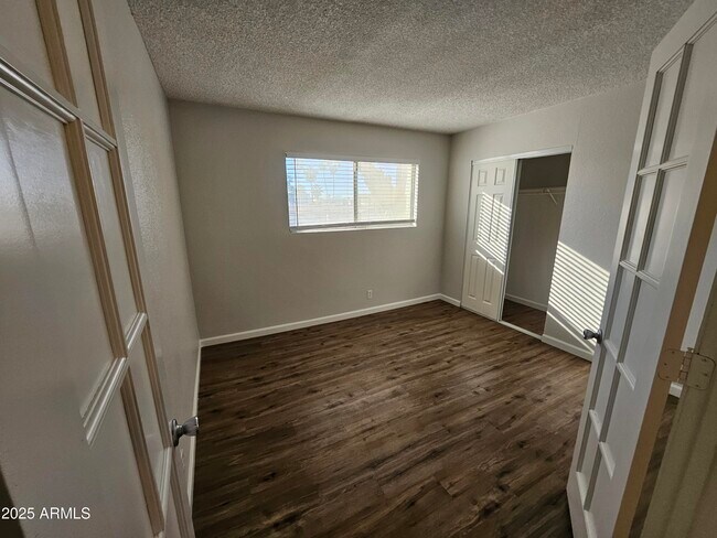 Building Photo - 424 W Brown Rd