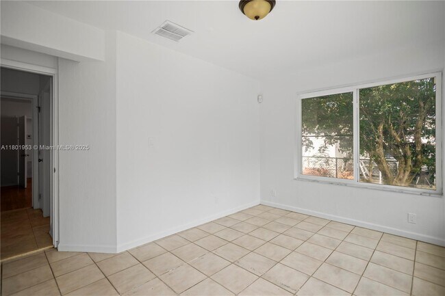 Building Photo - 2530 Fillmore St