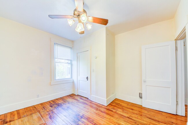 Building Photo - 86 Estella Ave