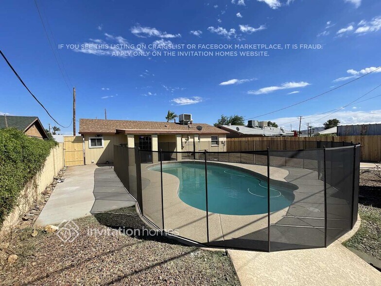 Building Photo - 13808 N 33rd St