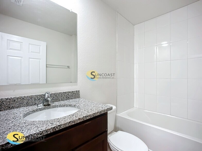 Building Photo - 35 Wellhaven Ln