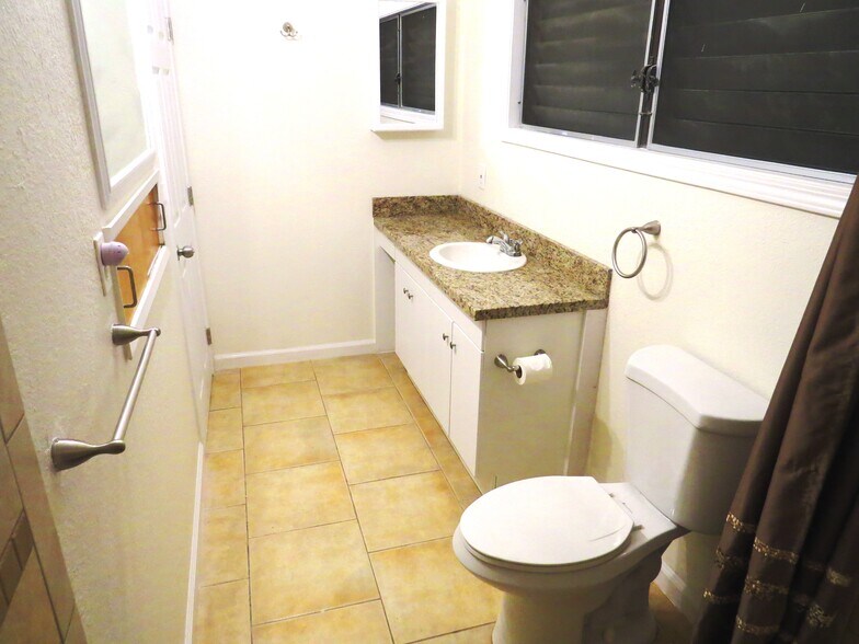 Building Photo - 15-1414 24th Ave