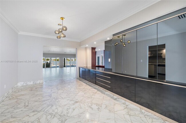 Building Photo - 1375 N Biscayne Point Rd