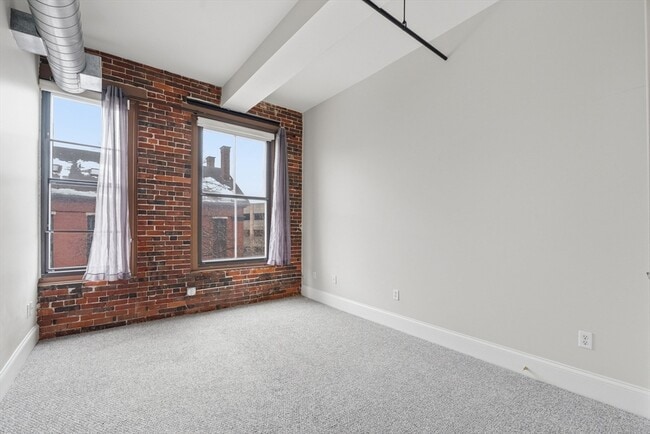 Building Photo - 61 Market St