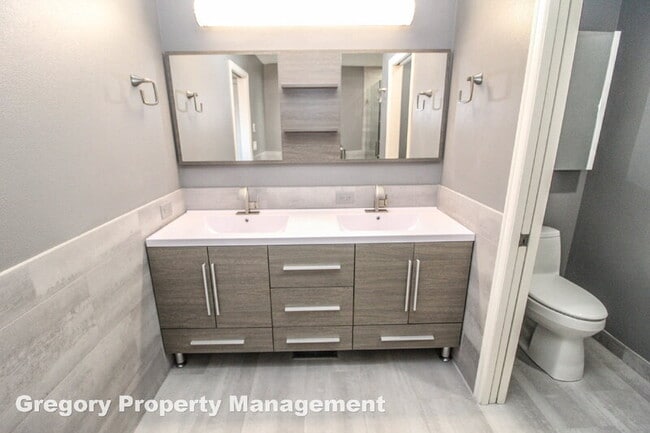 Building Photo - 11342 NE 67th St