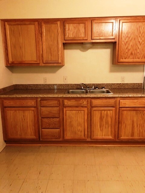 Building Photo - 1201 W 1st St