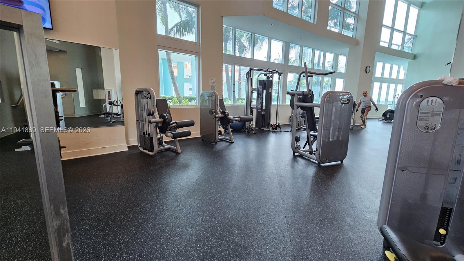 Building Photo - 1900 N Bayshore Dr