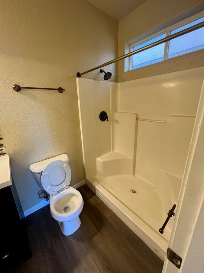 Building Photo - 2635 Parkwood Village Ln