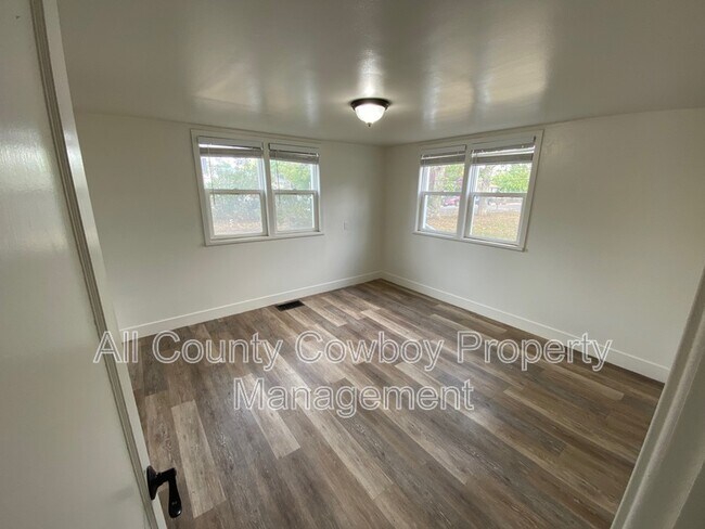 Building Photo - 1203 E Canby St