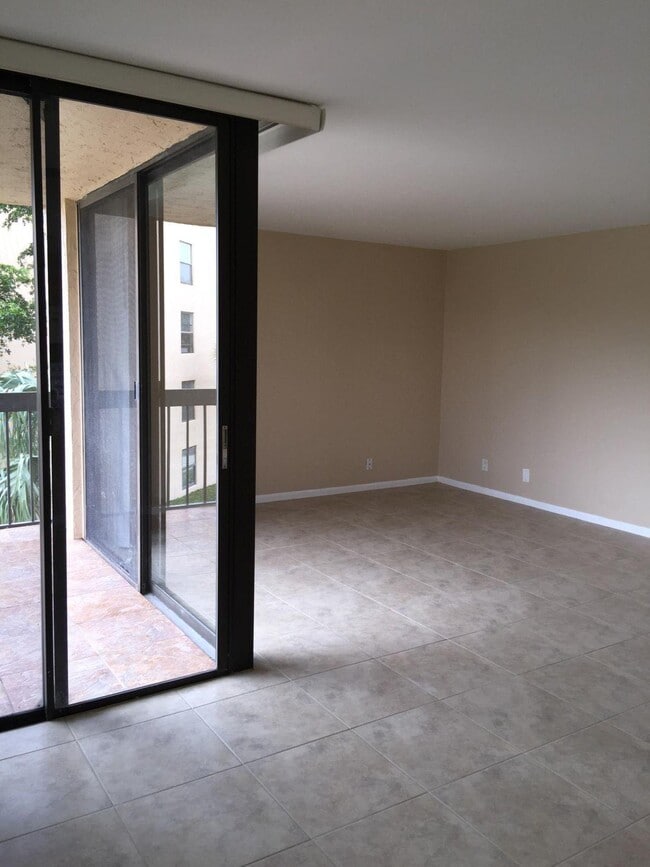 Building Photo - 2455 Lindell Blvd