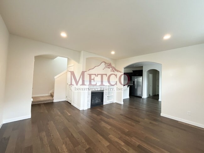 Building Photo - FOR RENT: Beautiful Coburg 3 Bed / 2.5 Bath Craftsman!
