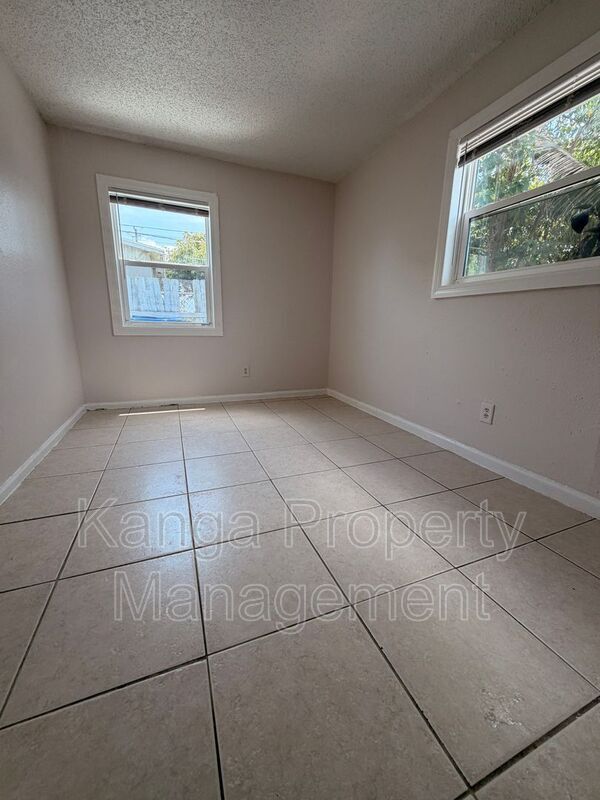 Building Photo - 1618 W 26th Ct