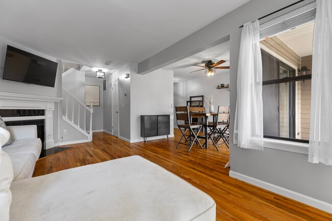 Building Photo - 109 Peddlers Dr