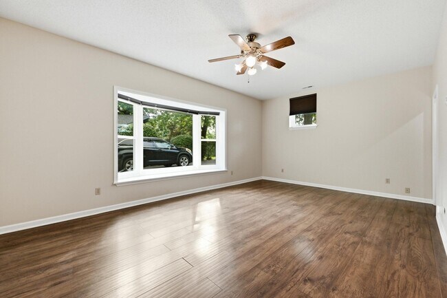 Building Photo - 205 S Palisades Dr