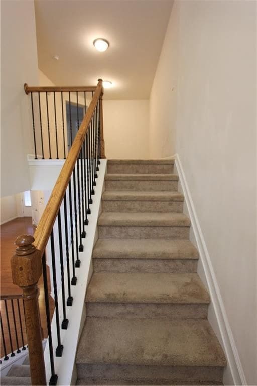 Building Photo - 2132 Greencrest Cir