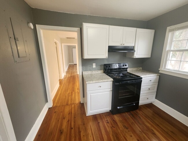 Building Photo - 802 N Park St