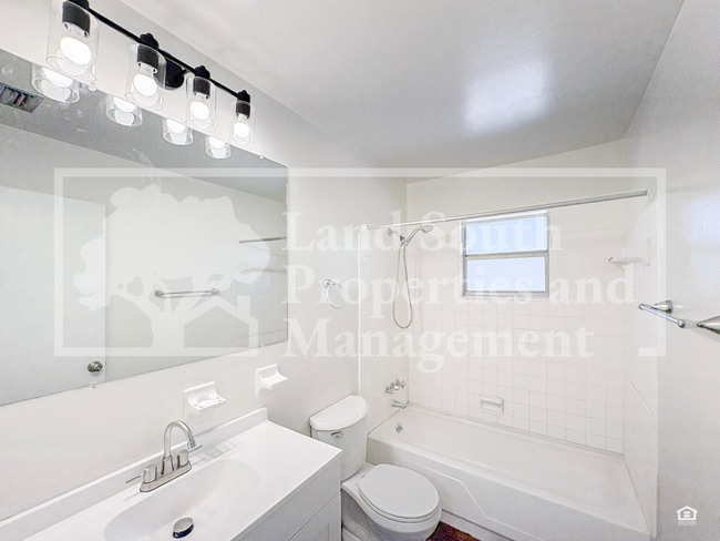 Building Photo - 1511 1/2 S. Dakota Avenue