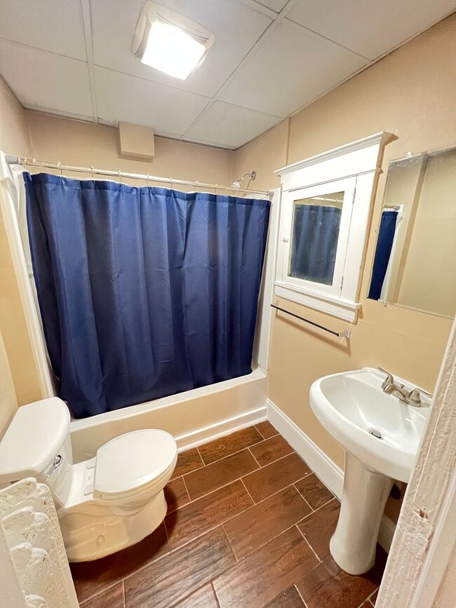 Building Photo - 419 N 1st Ave W