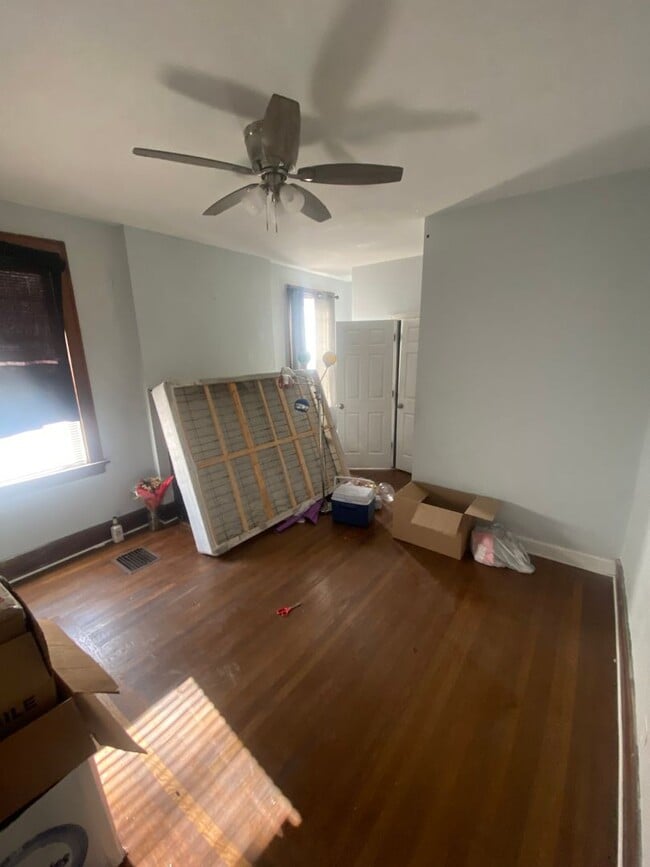 Building Photo - Two Bedroom in Cincinnati!
