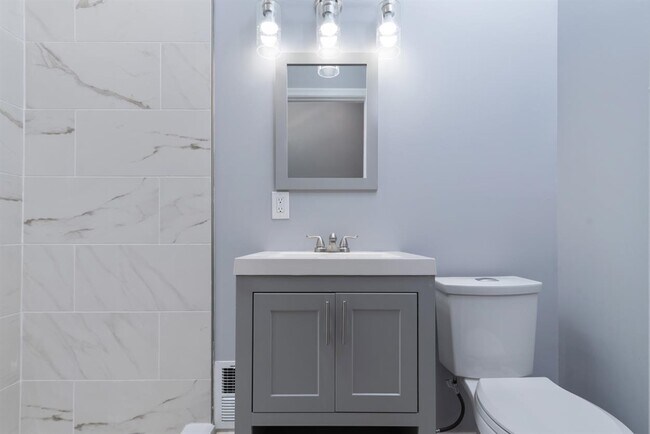 Building Photo - 525 S East Ave