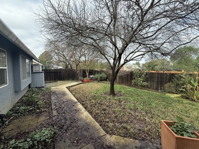 Building Photo - 18 Turnbridge Welles