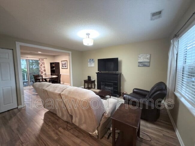 Building Photo - 264 Orchard Hill Dr