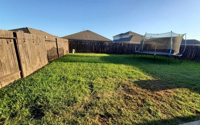 Building Photo - 22619 Castello Lakes Dr