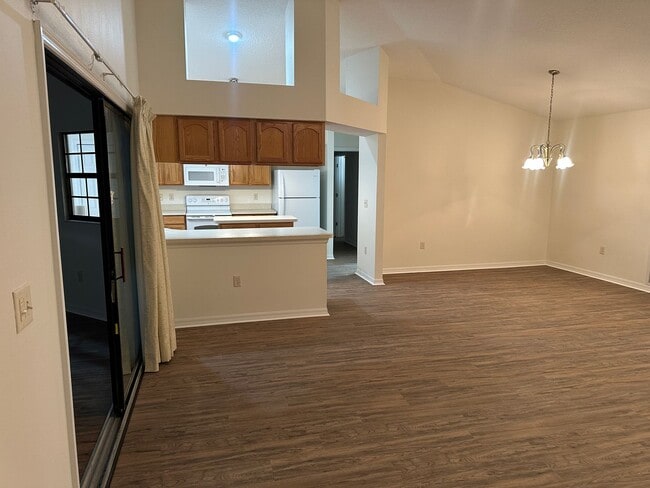 Building Photo - 4 Bedroom 3 Bath Single Family Home in The Groves of Baytree - Tavares Florida