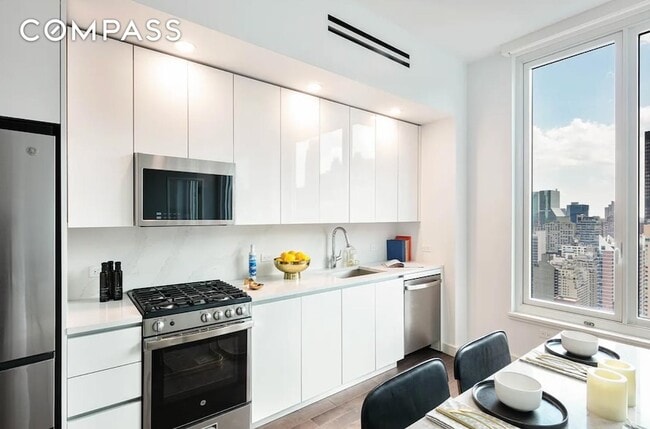 Building Photo - 232 E 54th St