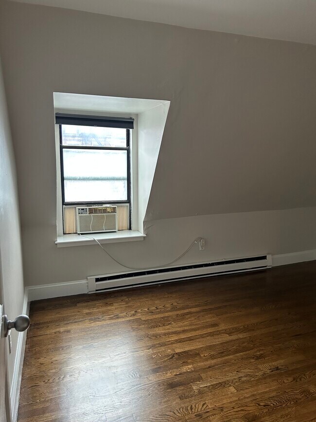 Building Photo - 15 E Springfield St